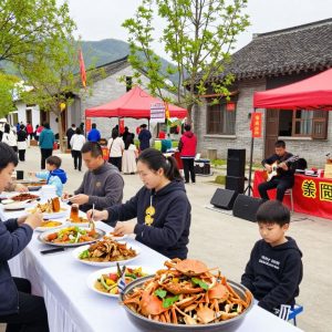 Festival visitors enjoying soft shell crab dishes and live performances in Port Royal.